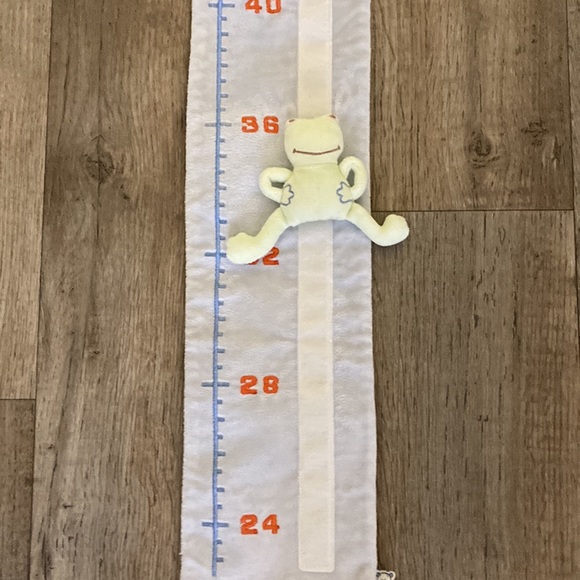 Noukie’s Growth Chart 2 Frogs - One trimmed blue & the other trimmed pink - Picture 9 of 14